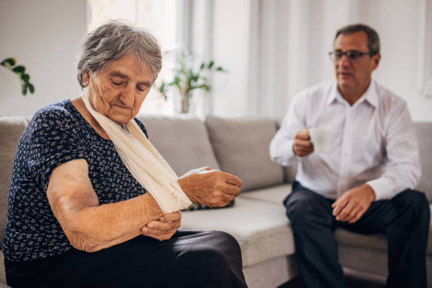 멍 빨리 빼는 법&amp;#44; 멍 드는 과정과 색깔. 멍을 빨리 빼는 방법은 염증을 완화시키고 치유 과정을 가속화하는 다양한 방법들을 포함하고 있습니다. 멍이 생기면 지금 당장 대응하는 것이 중요하며&amp;#44; 올바른 방법을 통해 치료하면 멍의 기간을 단축시킬 수 있습니다.