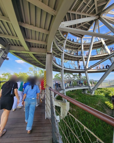 만천하스카이워크전망대오르는길