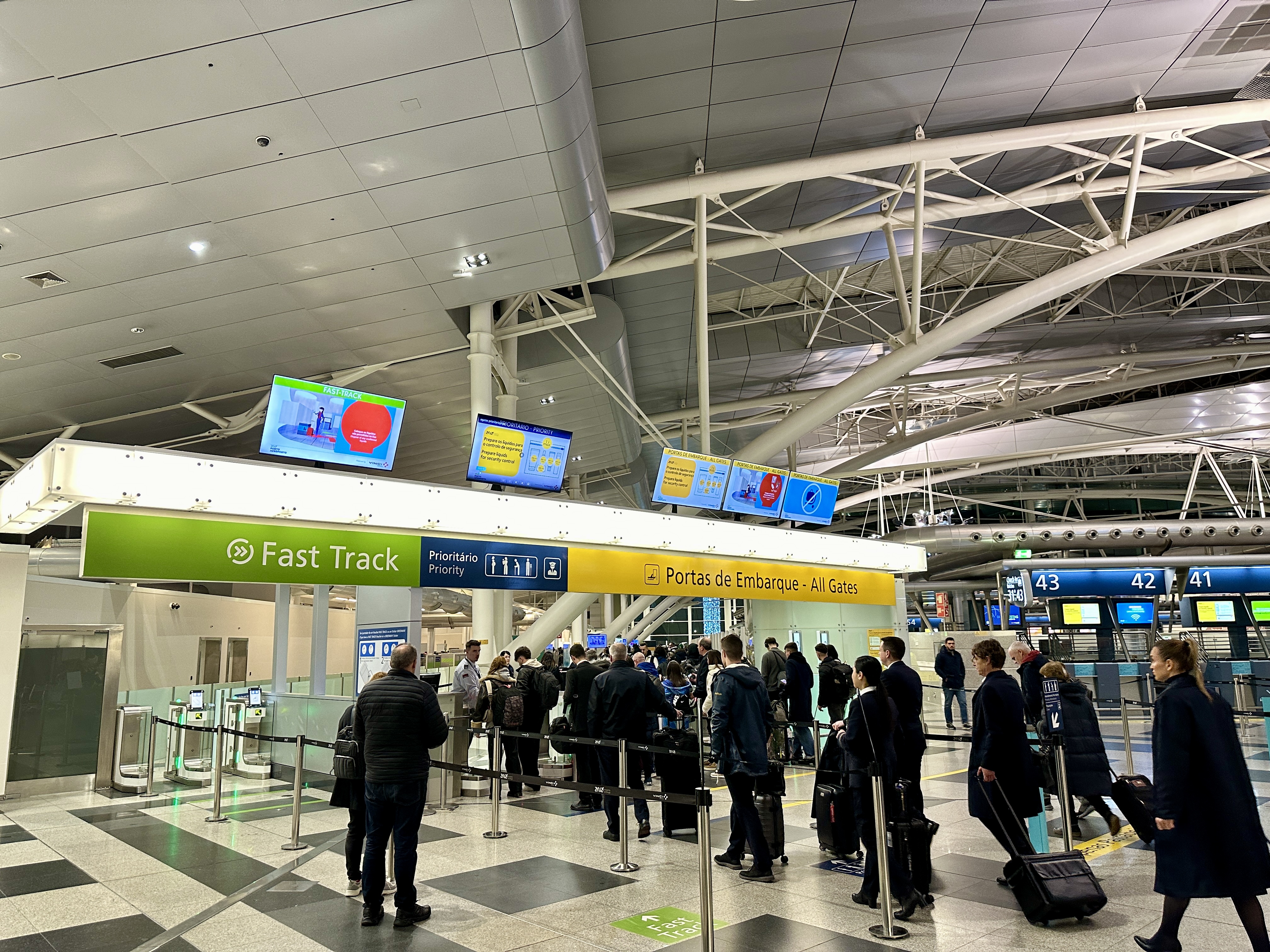 포르투 출국 심사