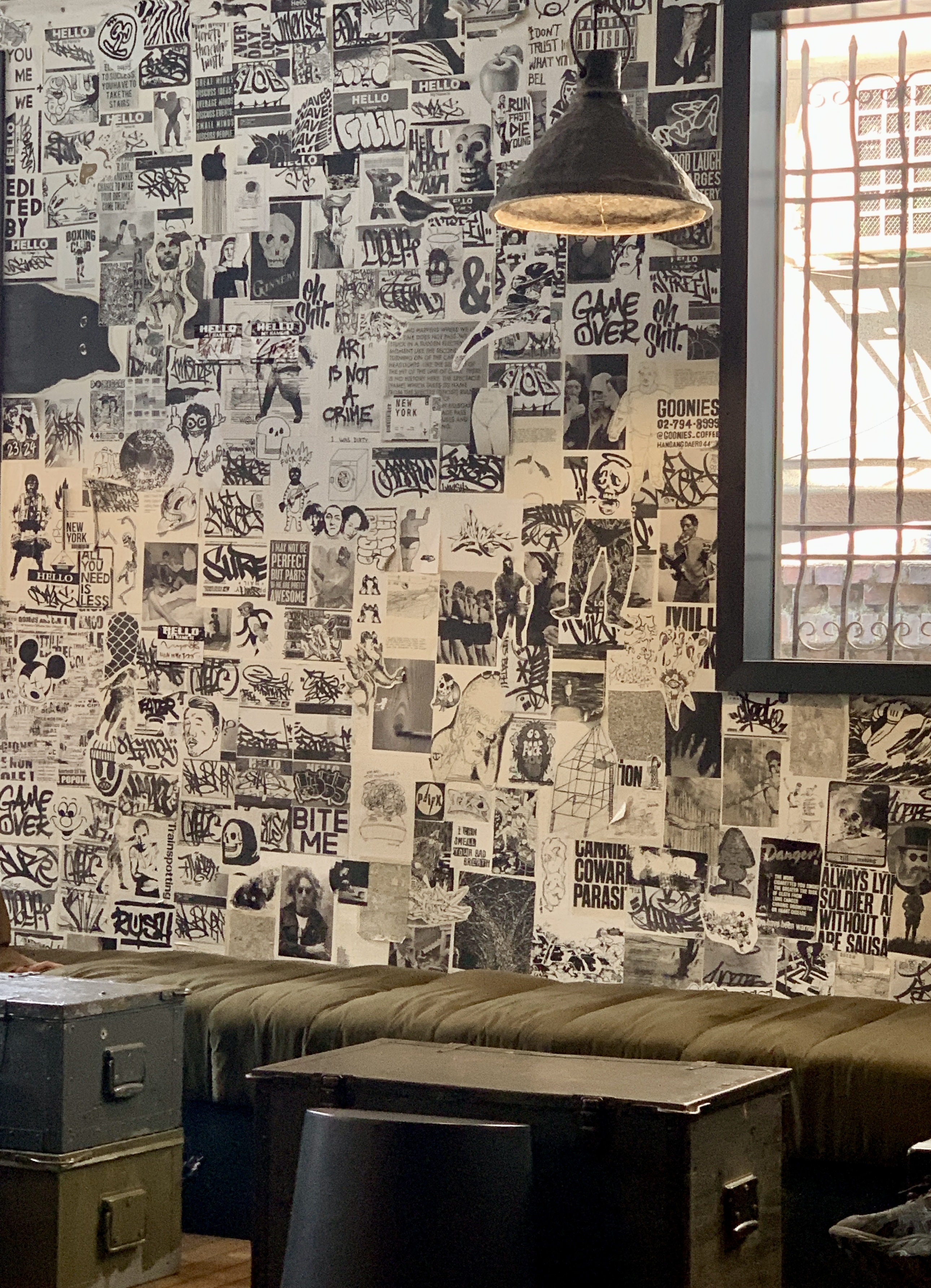 용리단길-힙한카페-할로윈카페-독특한카페-용산카페