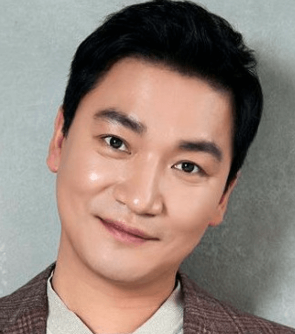 배우 조재윤님 얼굴 사진입니다.