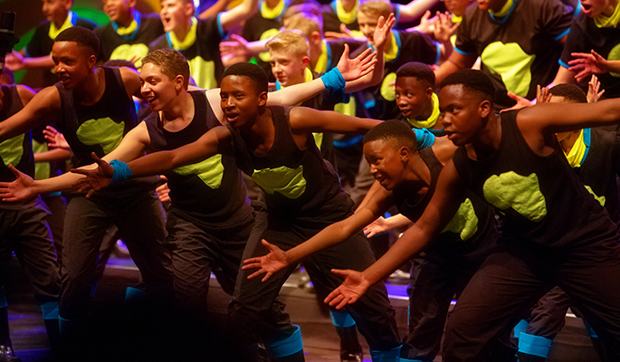 세계합창대회의 각국 참가자들의 퍼포먼스