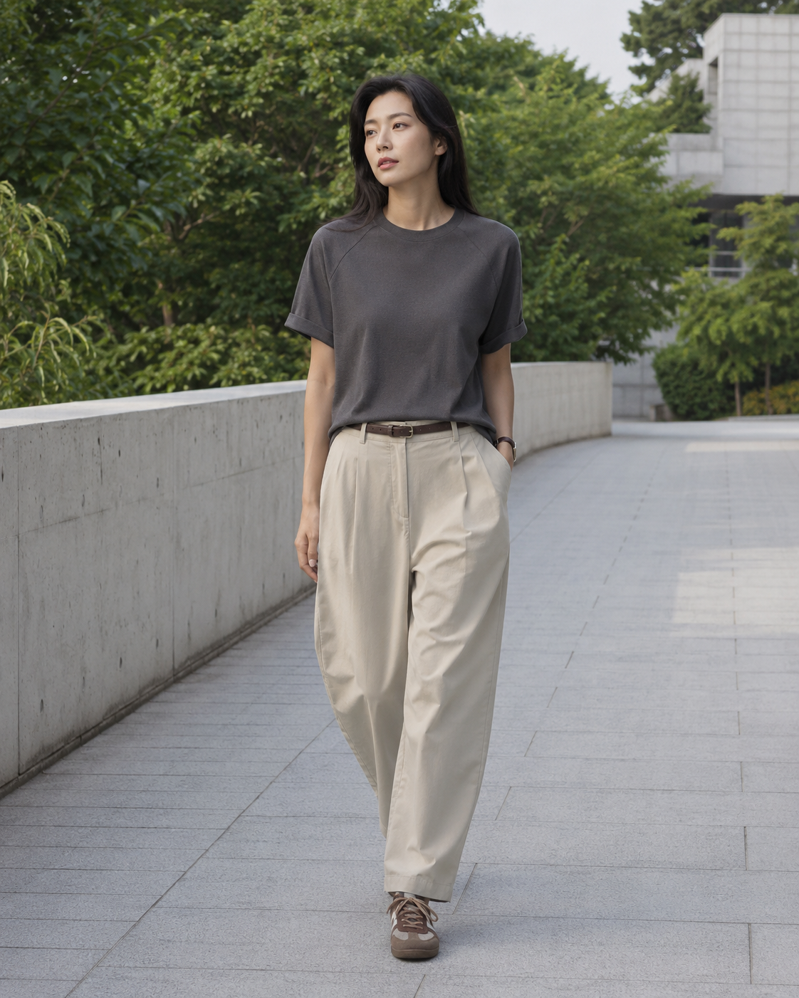 래글런 소매는 어깨 경계를 부드럽게 만듭니다에서 옷의 길이와 실루엣이 신체 비율에 미치는 포인트를 보여주는 이미지입니다.