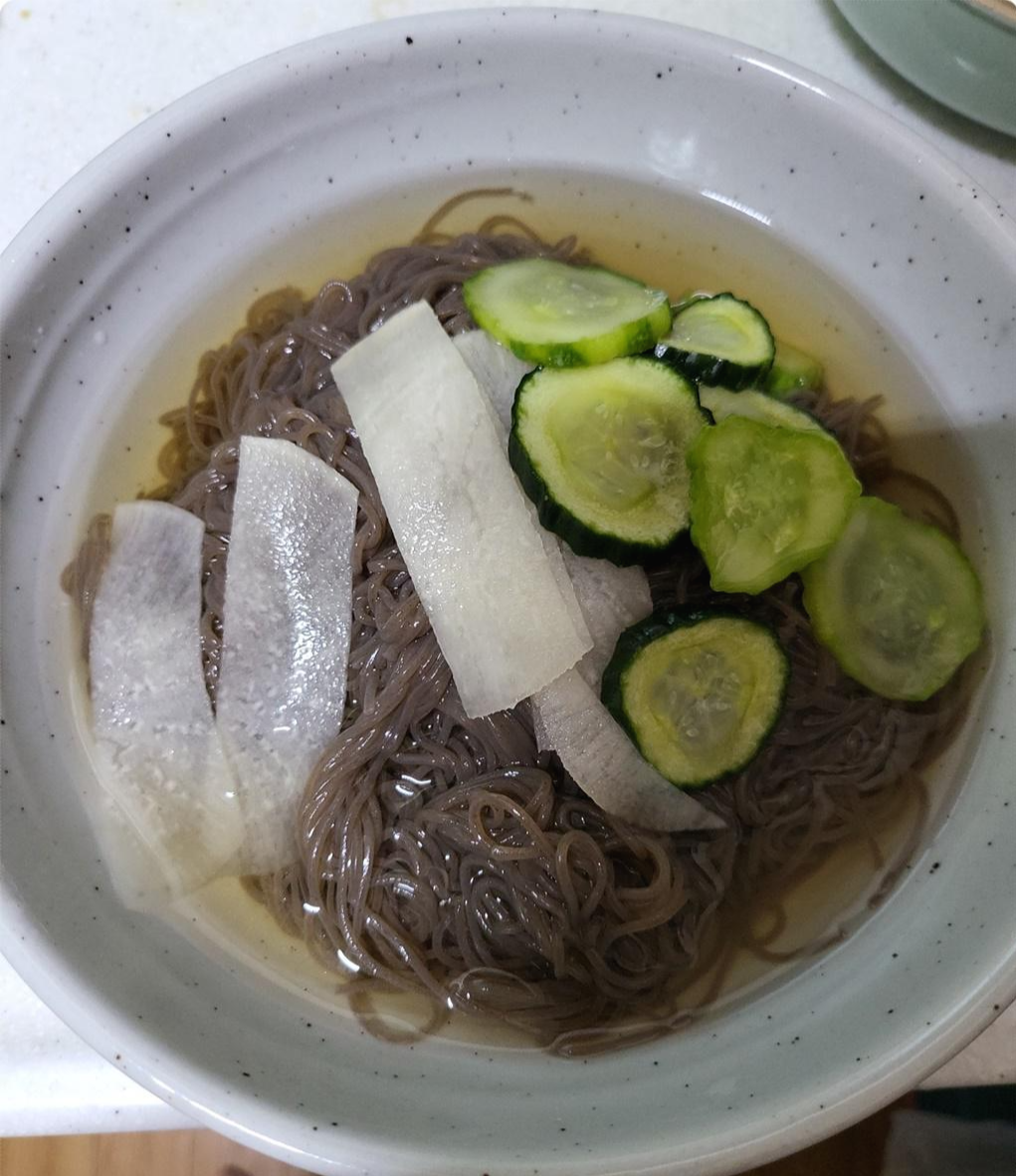육수 얹어주기