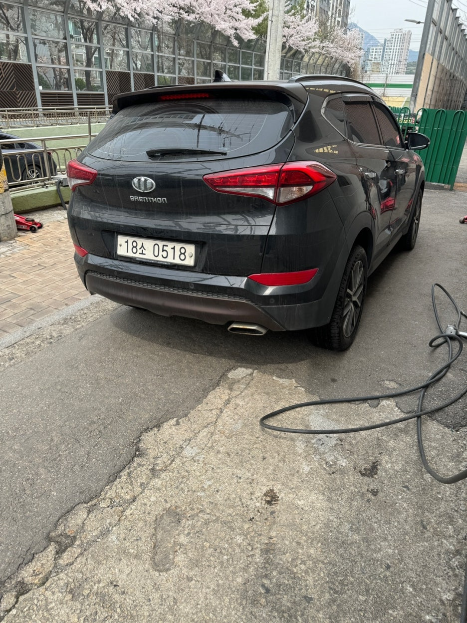 타이어교체가 완료된 차량