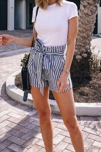 숏팬츠 + 화이트 반팔티