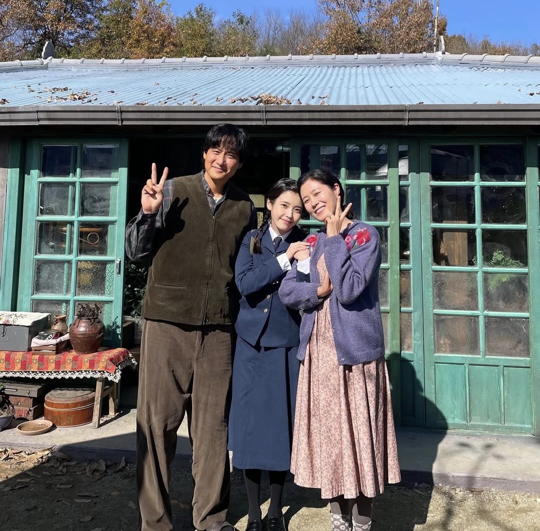 애순과 관식, 금명이 함께 찍은 사진