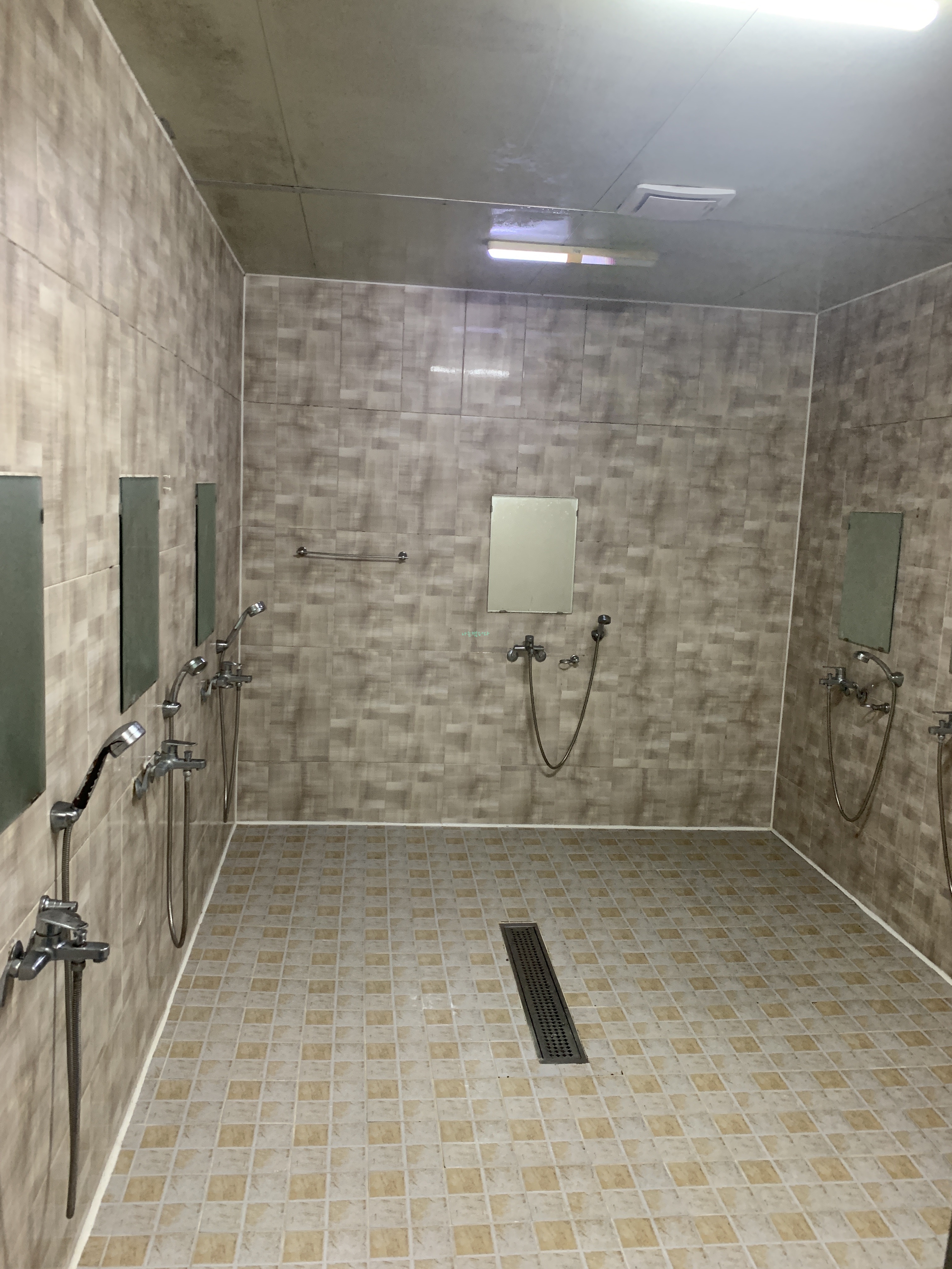 샤워장-용인 단풍숲 캠핑장