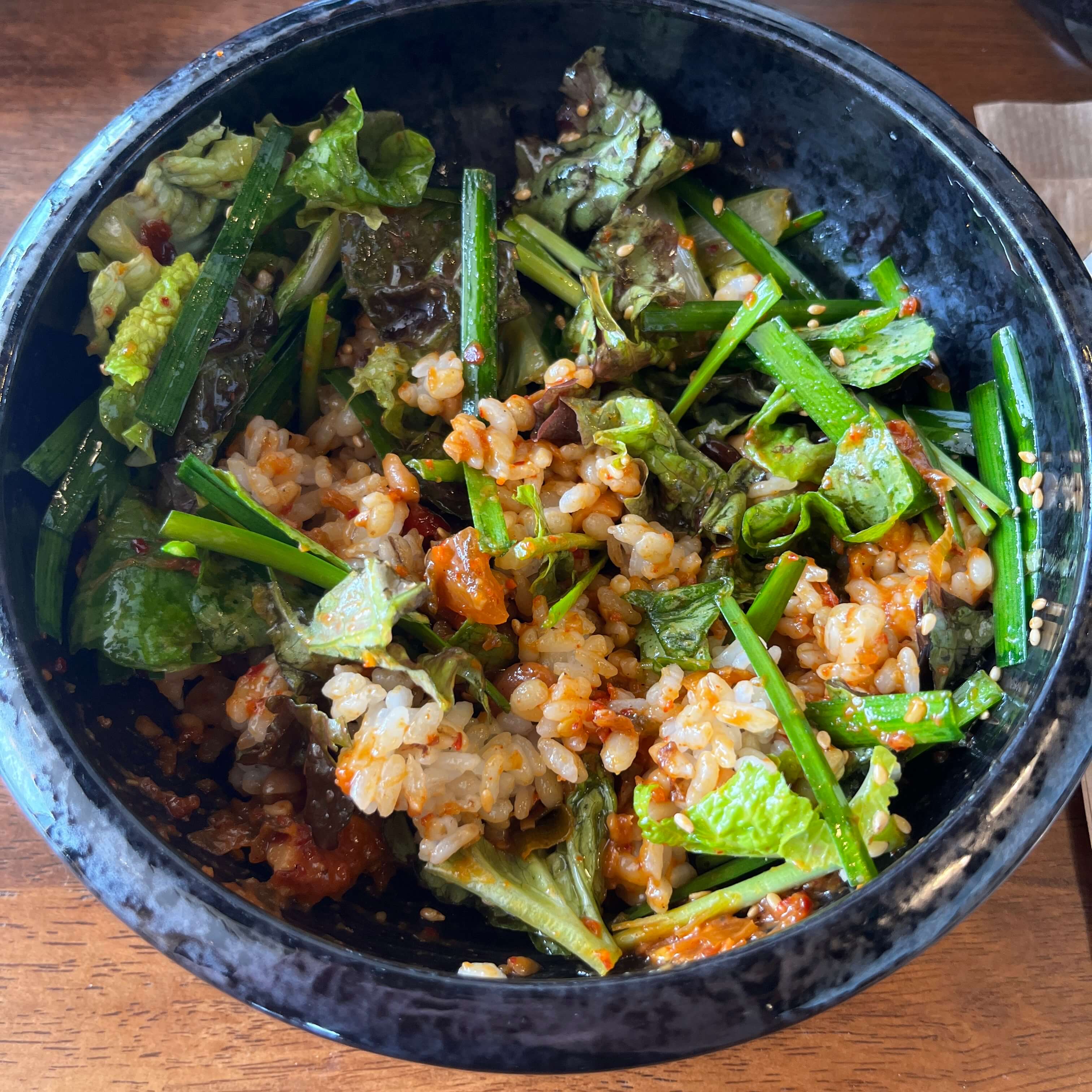 비벼진 강된장 보리밥