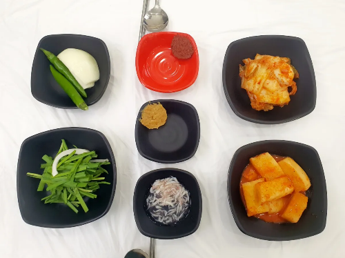 내조국-봉산점-기본-반찬