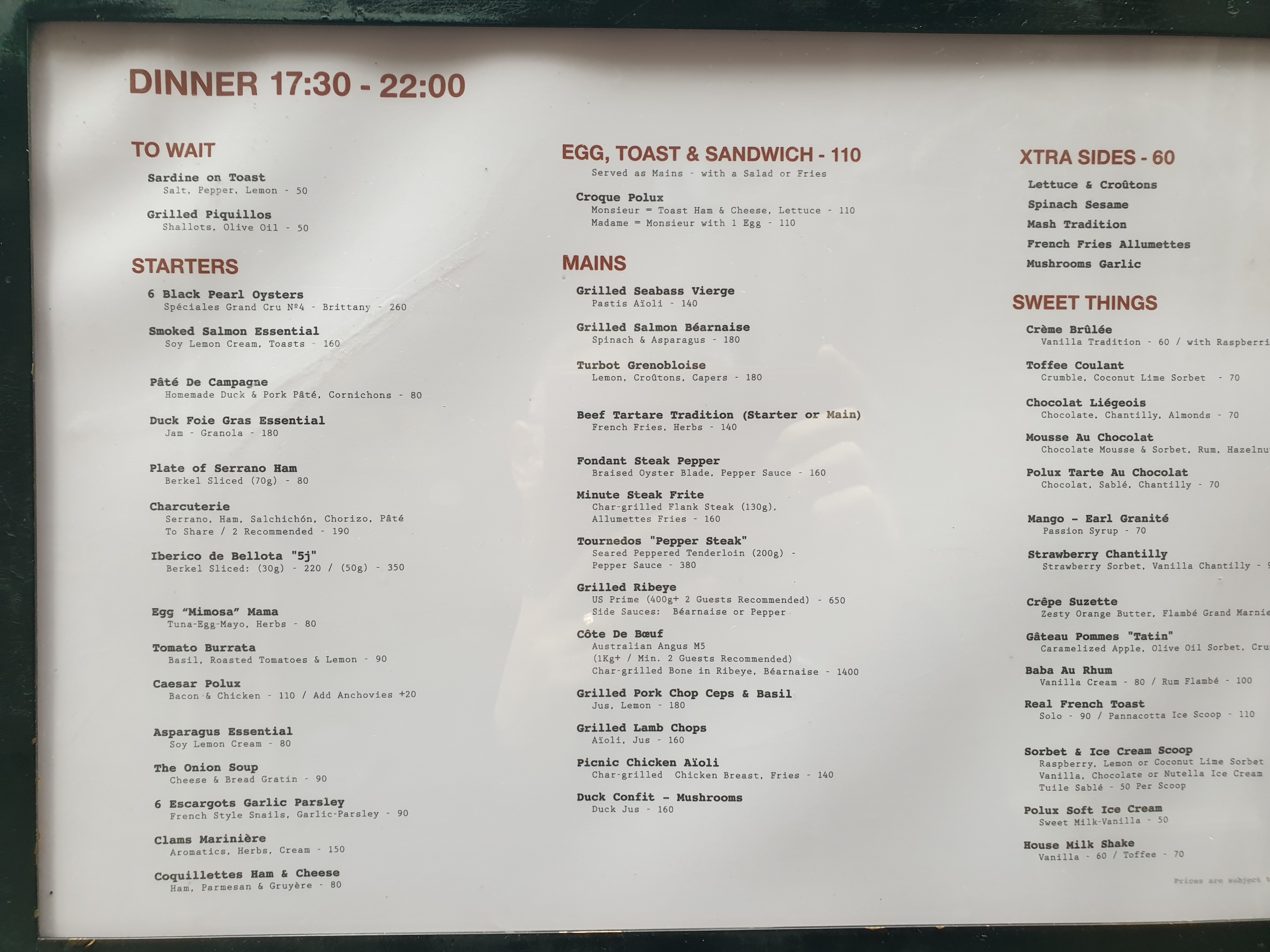 DINNER(17:30 ~22:00) 메뉴들이 빼곡히 써있다.