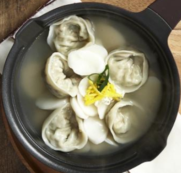 한국의 떡 종류 떡국-만두 떡국