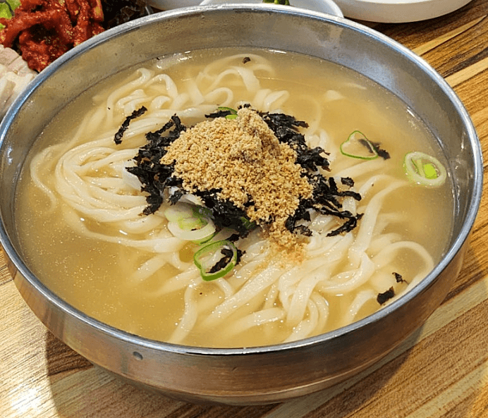 생생정보 알짜정보통 서울 강북구 칼국수 보쌈 맛집 솔샘칼국수보쌈 생생정보 2297회