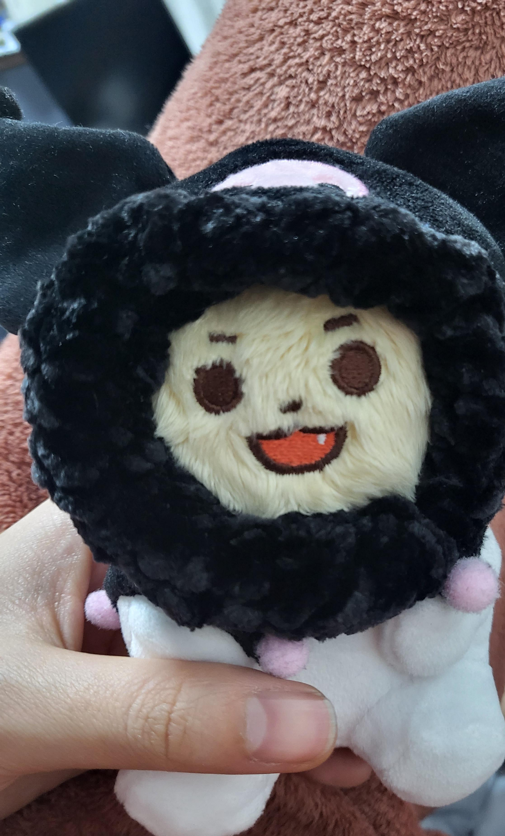 얼굴주변_검은천_감싸기