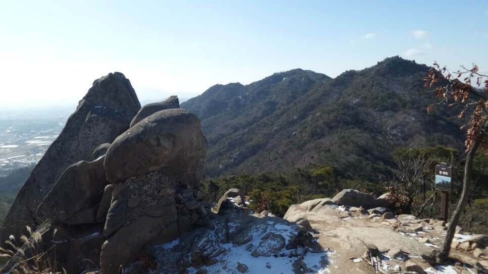 100대 명산 등산하기 열세번째 홍성 용봉산 다양한 기암괴석&amp;#44; 전망이 시원하게 열린 능선&amp;#44;