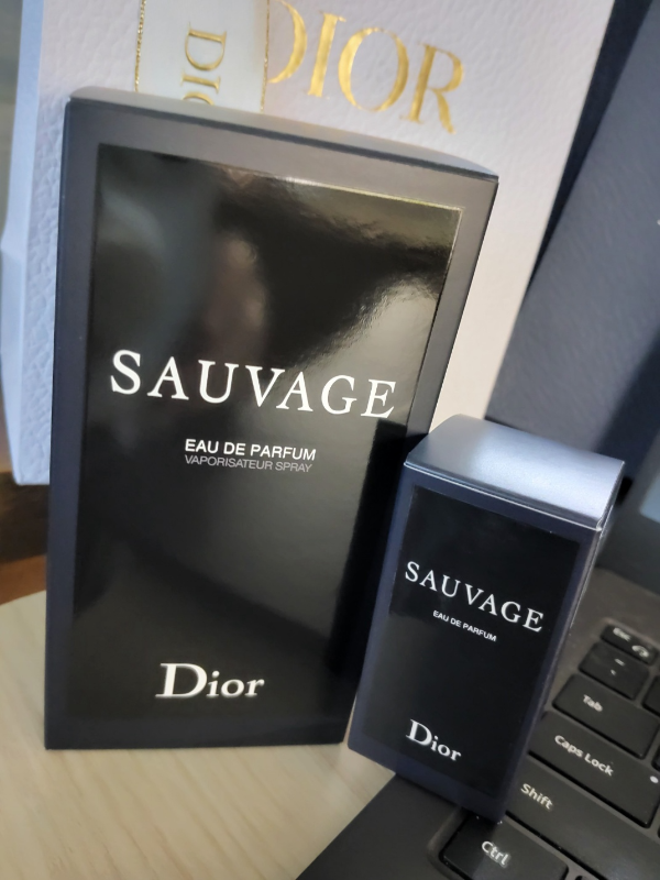 디올 소바쥬 향수 포장지