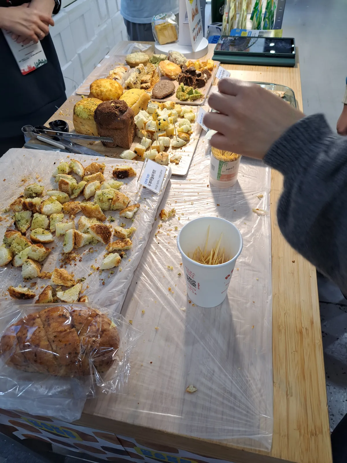 2024-서울-카페쇼-빵-샘플-시식-마늘빵