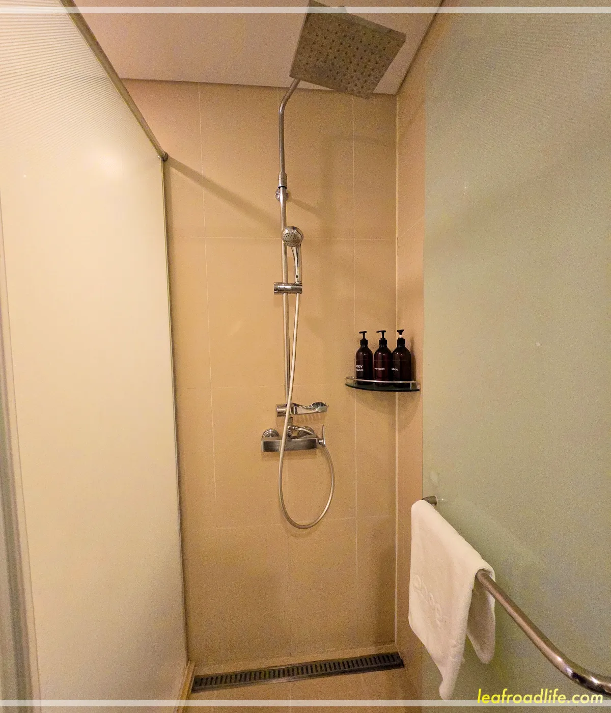 제주-휘닉스-아일랜드-A동-로얄-온돌-화장실-샤워기