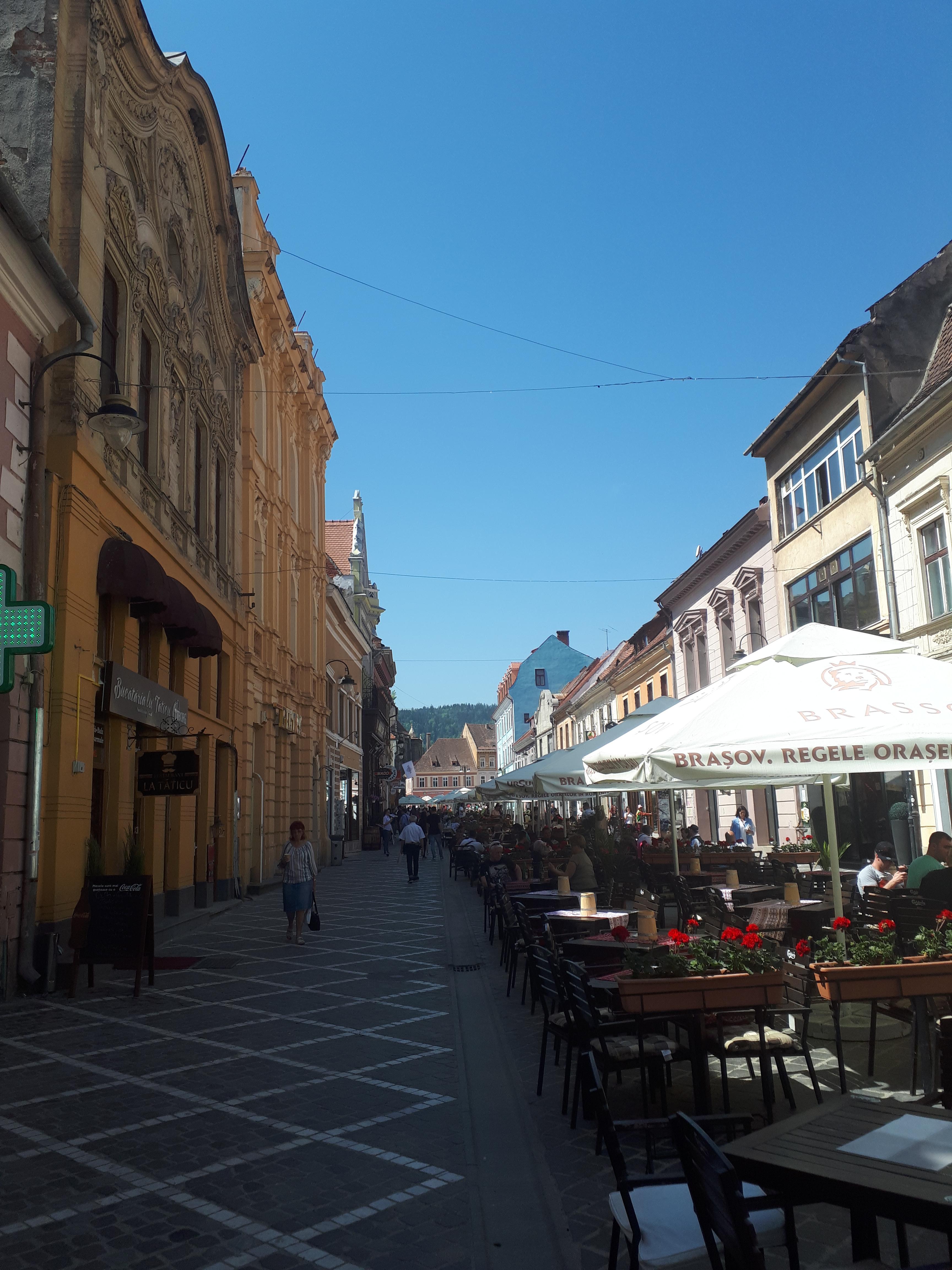 루마니아 브라쇼브 중앙 광장 근처 보행로