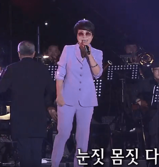 최진희(윤복희) - 웃는 얼굴 다정해도