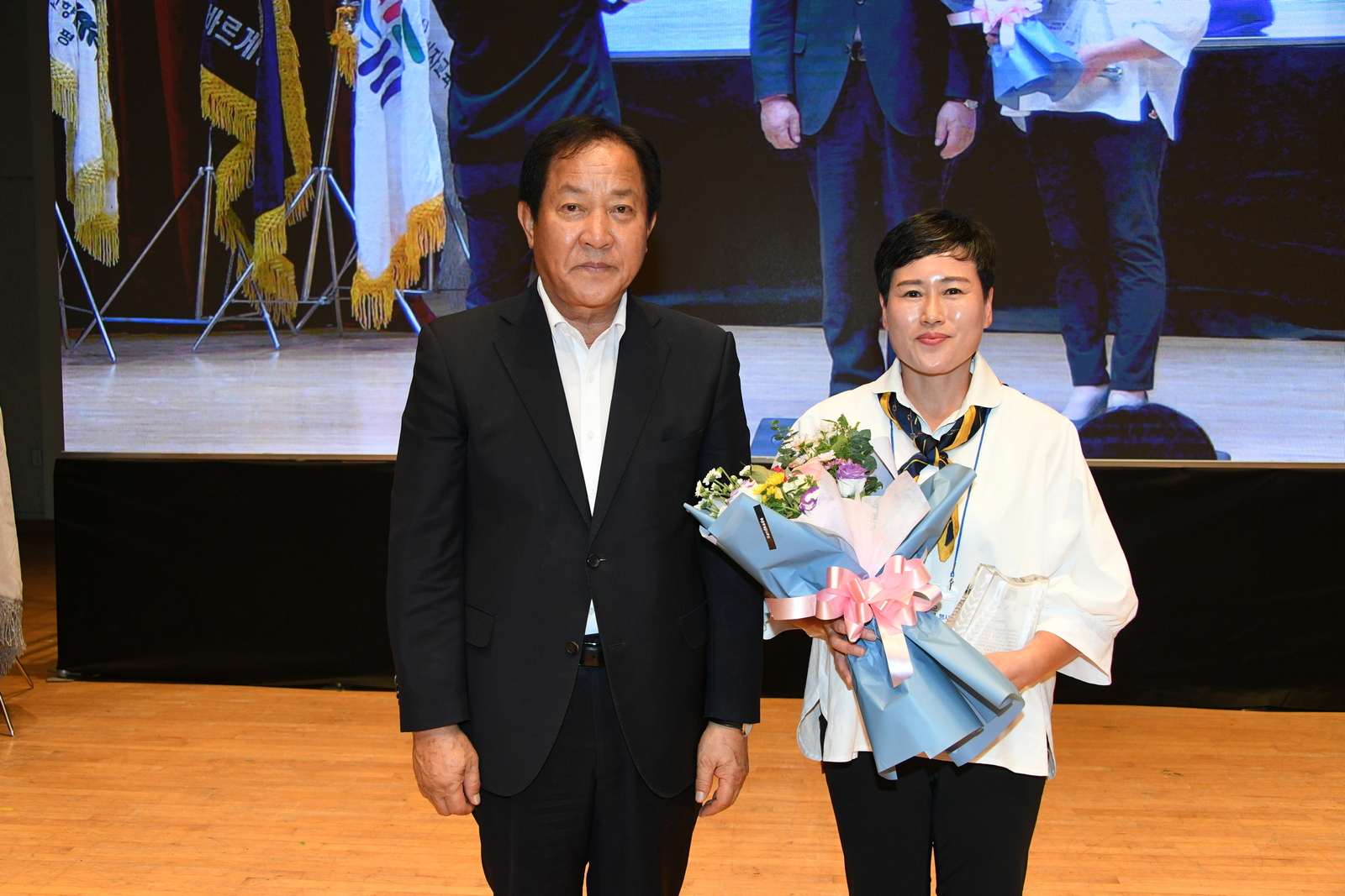 평창햇살버섯, 군 양성평등주간 우수기업 표창 수상 사진