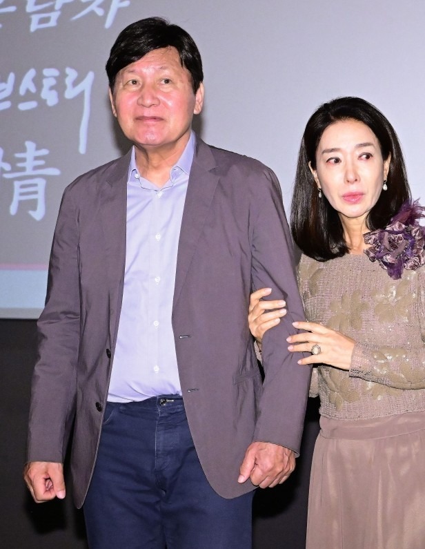 안성기 나이 부인 혈액암 투병 아들 프로필 별세