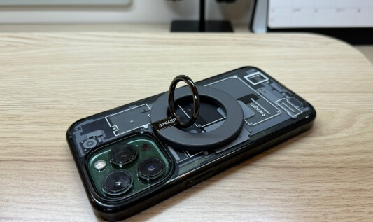 아이폰13 프로와 앤커 맥세이프 핑거링