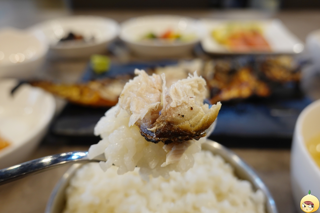 흰쌀밥에 고등어구이 한점