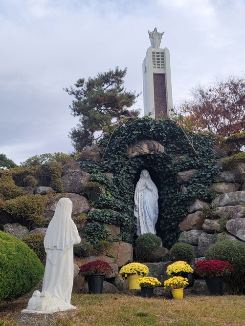 장성성당 성모동산