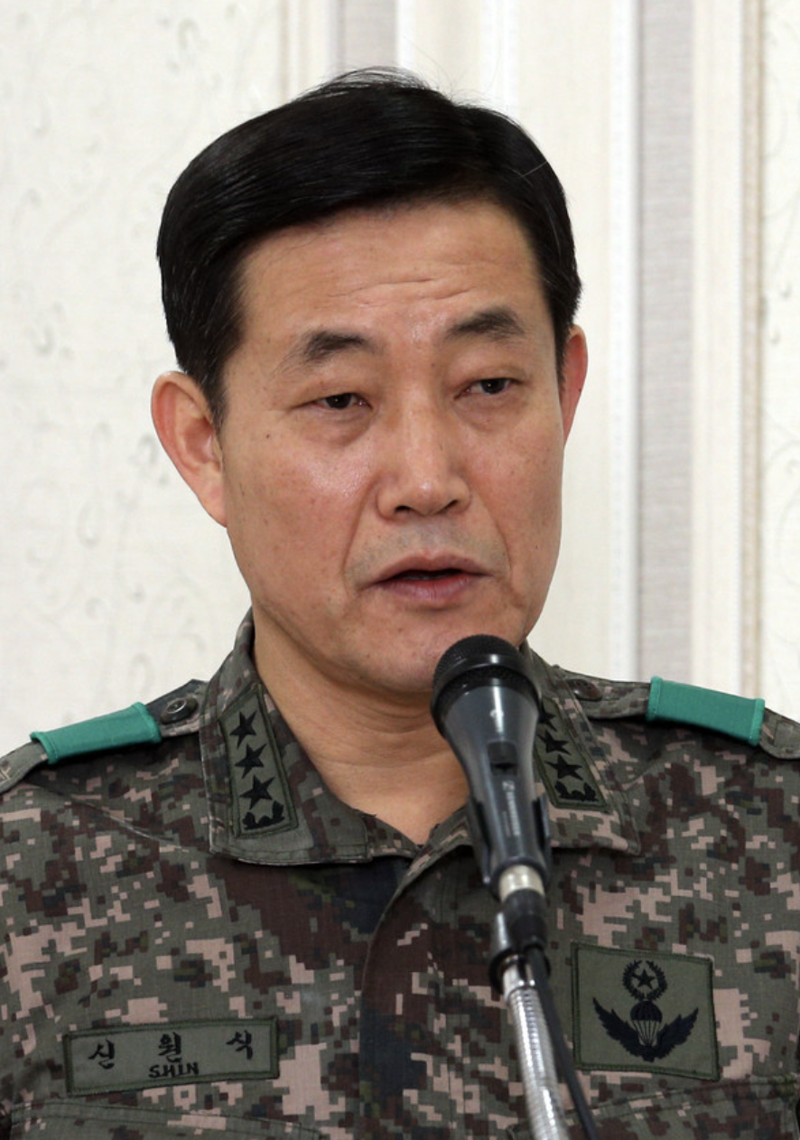 신원식 군사경력