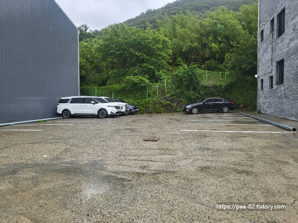 보그락 식당 앞 주차 공간