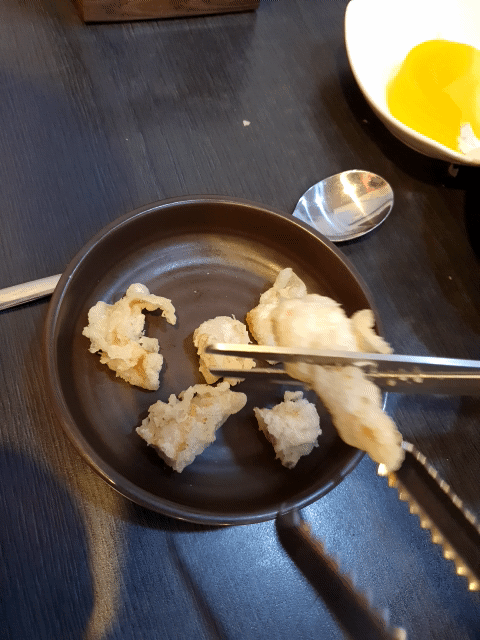 아이들 먹기 좋게 탕수육 커팅