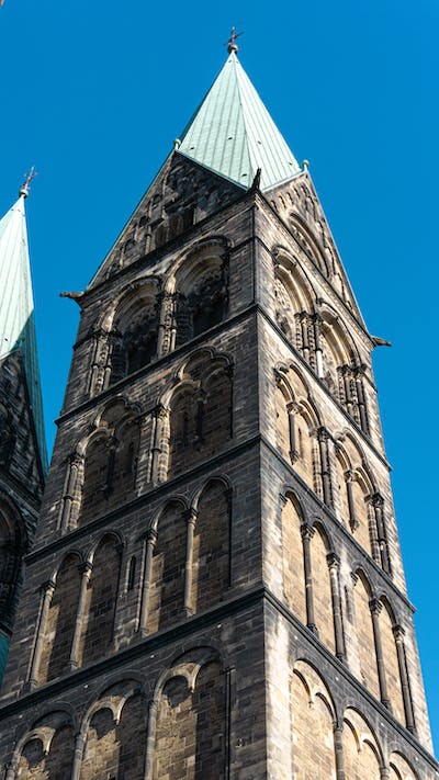 고딕 건축과 그림의 상호작용 관련 이미지