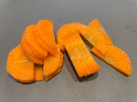 애호박 볶음 부재료 - 당근