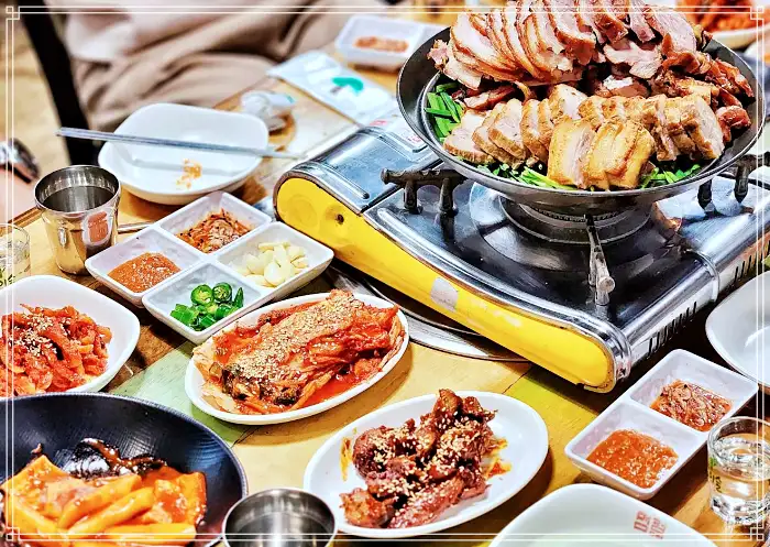 강원 원주 맛집 국내산 보쌈 & 족발 무제한 뷔페 1인 14,900원