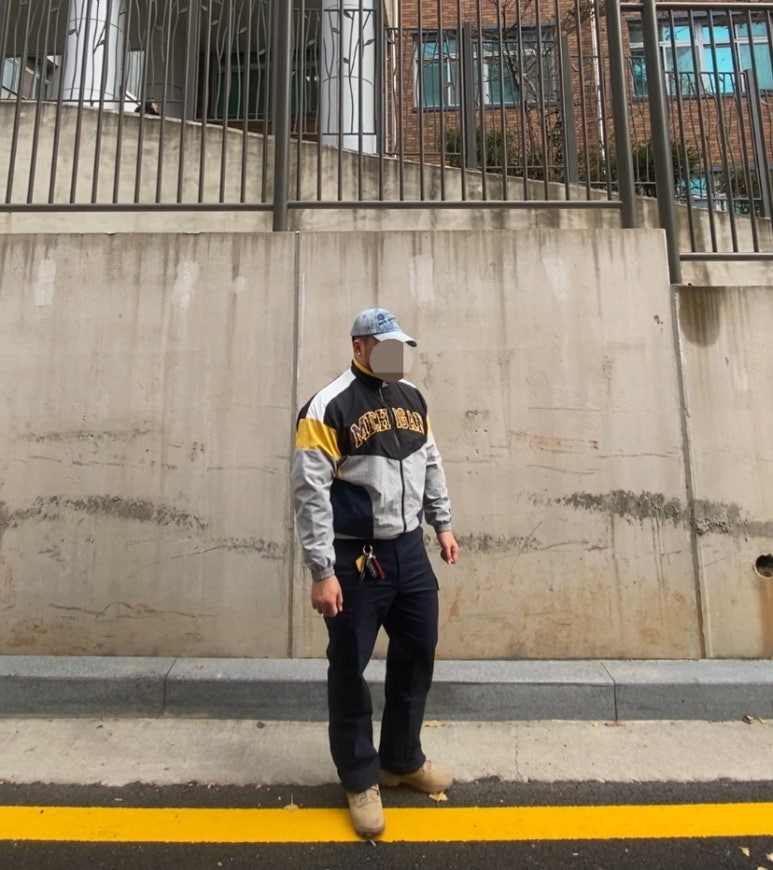 데일리룩('25. 12. 6.)엑스톤즈 빈티지 워싱 데님 볼캡, 스타터 미시간 빈티지바람막이 윈드브레이커 트레이닝재킷, 무신사 무신사스탠다드 카고 팬츠, 아디다스 데저트부츠 사막화