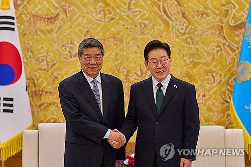 이 대통령 연쇄 접견: 미중 경제수장 만나 트럼프 시진핑 정상회담 사전 조율 한미일 경제 안보 전략 베센트 허리