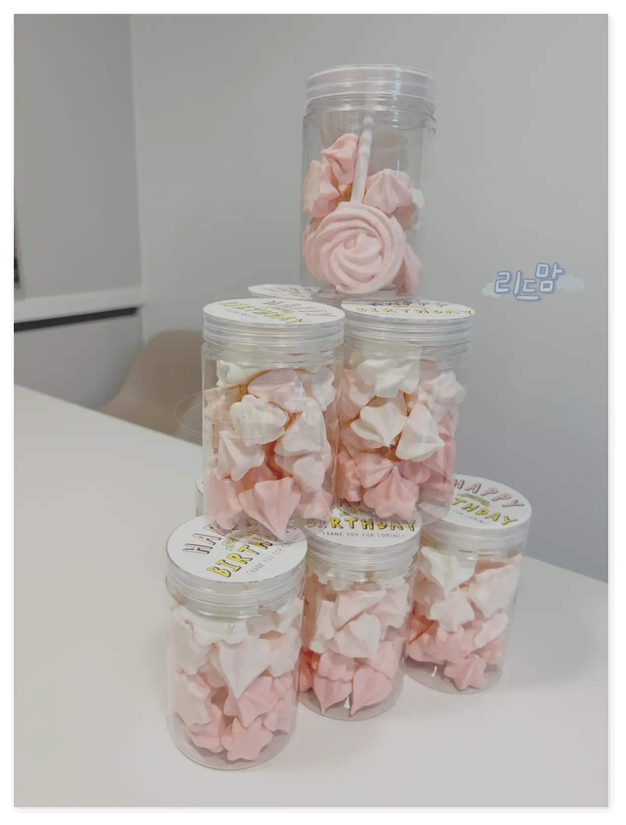 그라데이션 머랭쿠키-답례품-분홍색-별머랭-식탁-선물탑