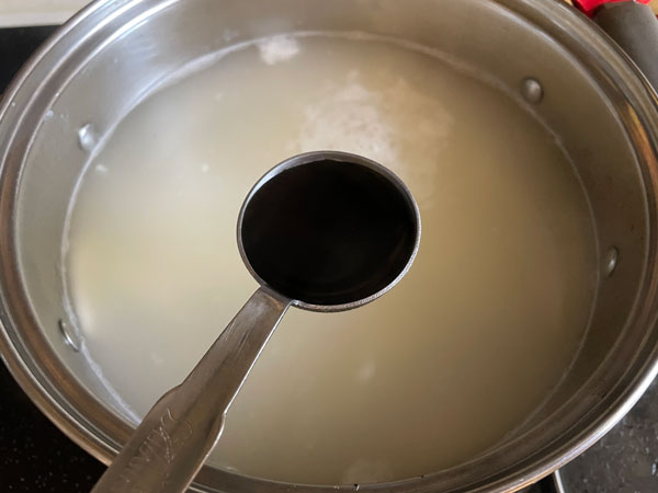 떡국 맛있게 끓이는 법 - 중간장으로 간 하기