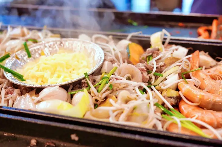 입이 쩍! 산해진미 한판! 키조개 우삼겹 삼합 철판구이 수원 조개구이 맛집 추천 생방송투데이 리얼맛집 오늘방송 전설의 맛