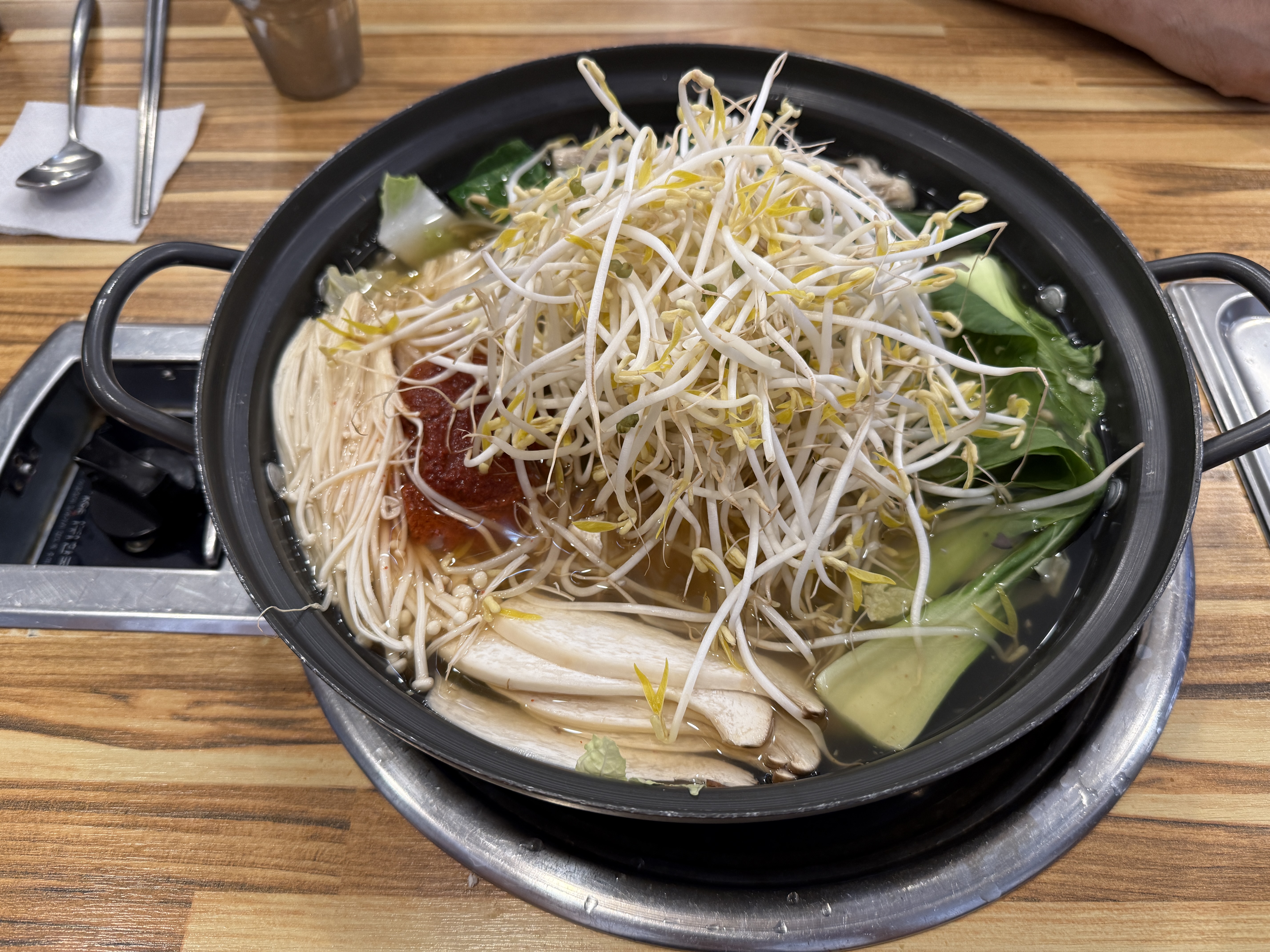 천진교자만의 특재 비법 육수가 들어간 얼큰 육수