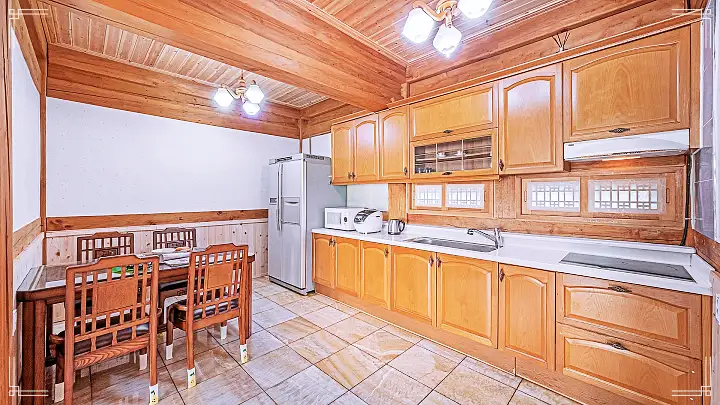 생방송오늘저녁 소나무 기와집 한옥 스테이 숙소 독채 온수풀장 스파 대부도 펜션 추천