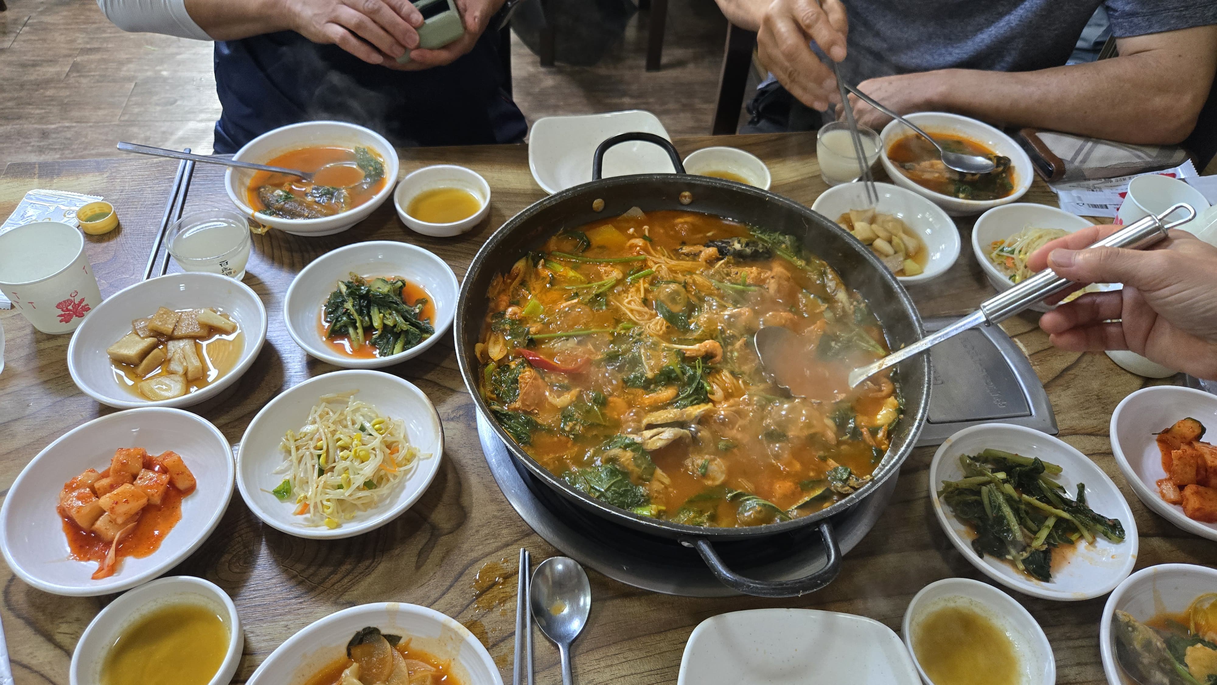 여름 음식에서 빼놓을 수 없는 것이 민물매운탕