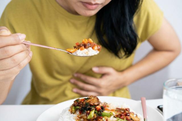 위염 증상 조금만 먹어도 배부름