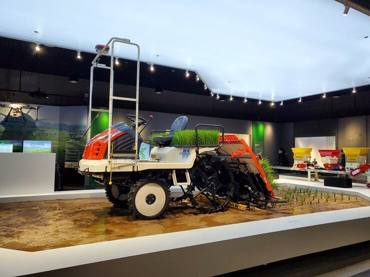 국립농업박물관 전시관 모심기기계