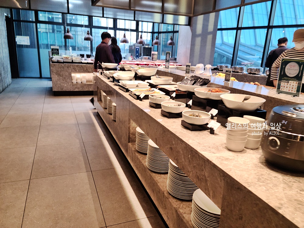 포포인츠 바이 쉐라톤 명동 부대시설 후기 이볼루션 뷔페 레스토랑 조식 런치
