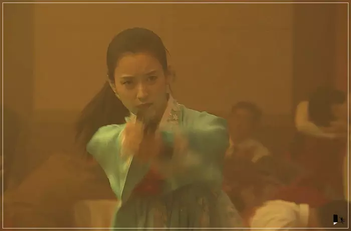 무빙-미현-총을-겨누고-있다