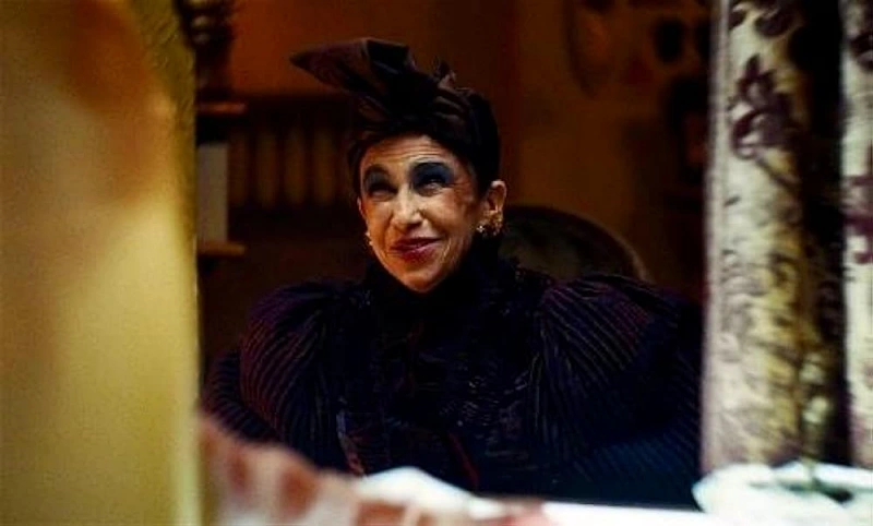 가여운 것들에서 스위니 역의 캐서린 헌터