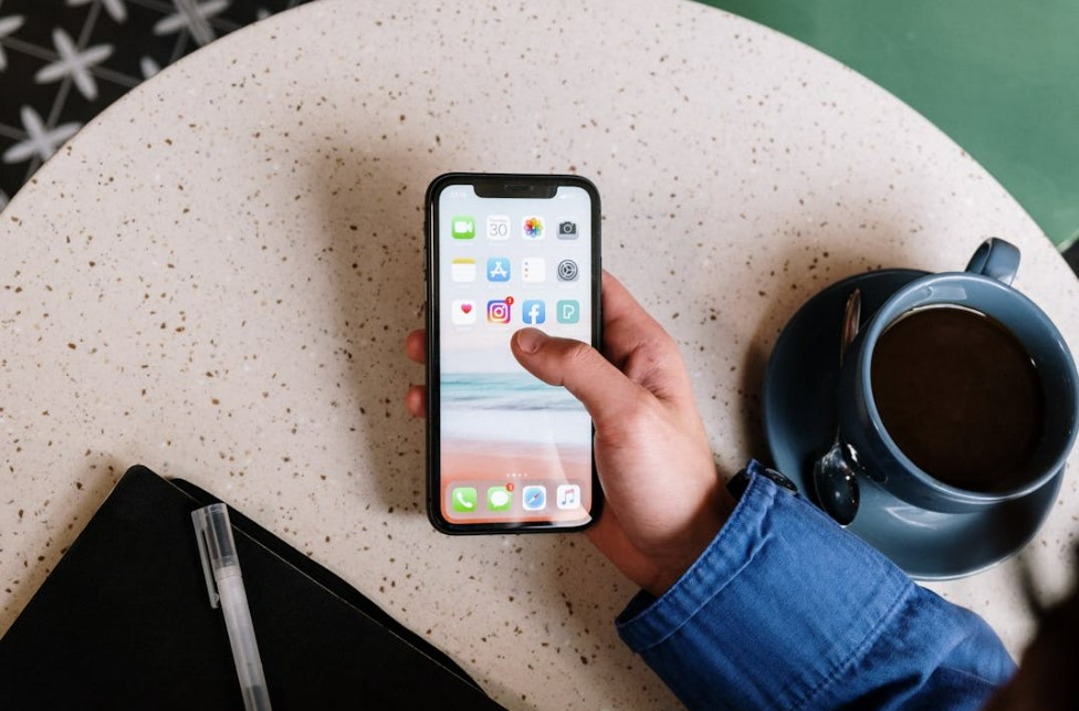 구형폰 배터리 오래 쓰는 법 수명 줄이지 않는 스마트 관리법