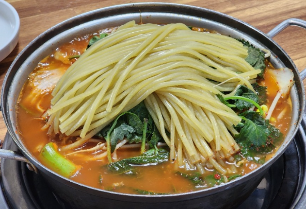 생방송투데이 40년 전통의 옛날 감자탕 인생맛집 충북 제천 고향원조감자탕